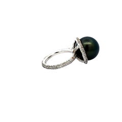 Luxurious 18 kt gold ring with diamonds and natural black pearl 13 mm - Joyería Alvear
