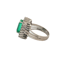 Valuable emerald and diamonds 950 platinum lady ring on internet