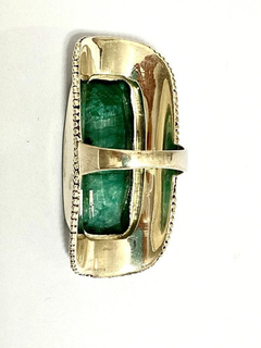Image of Impressive 925 silver ring with a large central emerald