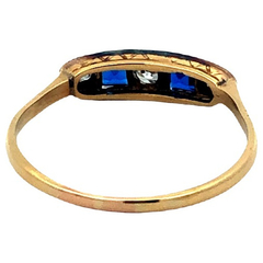 Art deco 18 kt gold ring in 950 platinum. Natural and brilliant sapphires on internet