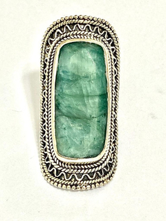 Impressive 925 silver ring with a large central emerald - Joyería Alvear