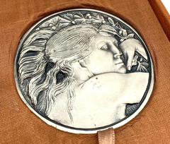 Gran Escultura Medallón Plata Firmada Emilio Greco Alvear.ar