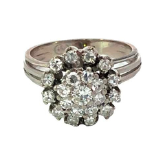 Beautiful 950 platinum rosette ring with diamonds