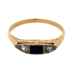 Art-deco ring 18 kt gold - blue sapphire and diamonds.