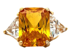 18 Kt Gold and Topaz Ring