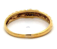 Distinguished modern brilliant 18 kt gold ring on internet