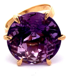 18 Kt Gold and Amethyst Ring