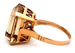 18 Kt Gold and Topaz Ring - Joyería Alvear