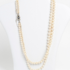Natural Pearl Necklace Central Sapphire Clasp