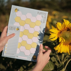 planner bloco mensal da abelha que produz mel - Caterliê da Mari