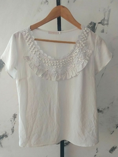 Blusa crepe off white modinha - Drumond - AT55 - comprar online