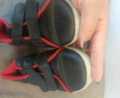 Tênis infantil preto com vermelho em velcro - Pinokio - AT61 - Atacado Dona de Brecho