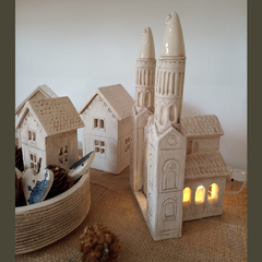 REPLICA IGLESIA CATÓLICA/ IGLESIA PROTESTANTE/ALDEA NAVIDEÑA/ EDIFICIO CERÁMICA - comprar online