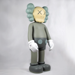 KAWS NORMAL PARADO - LORD