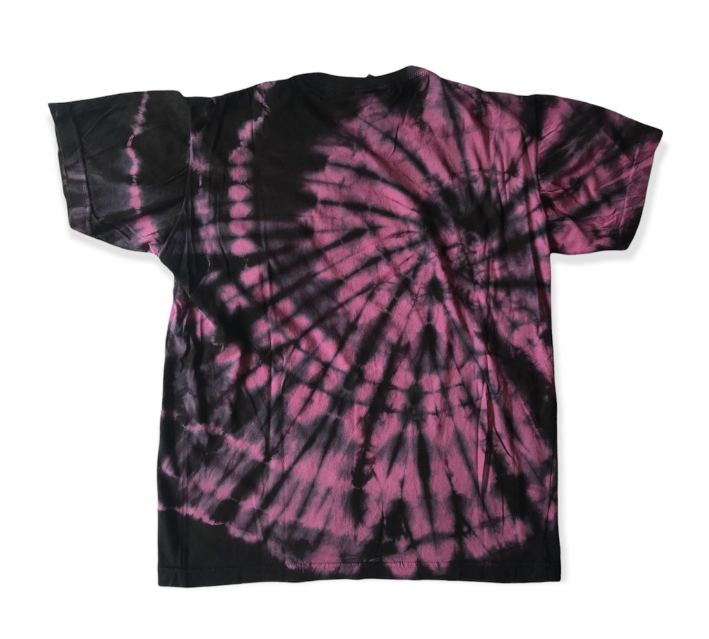 Batik en remera negra clearance
