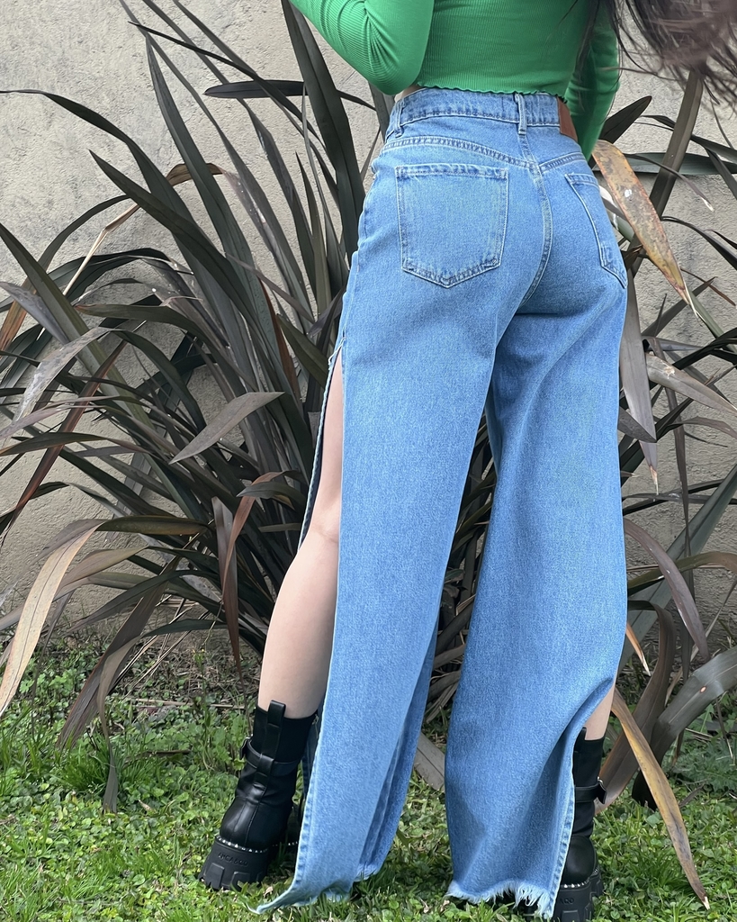 Pantalones con tajos cheap a los costados