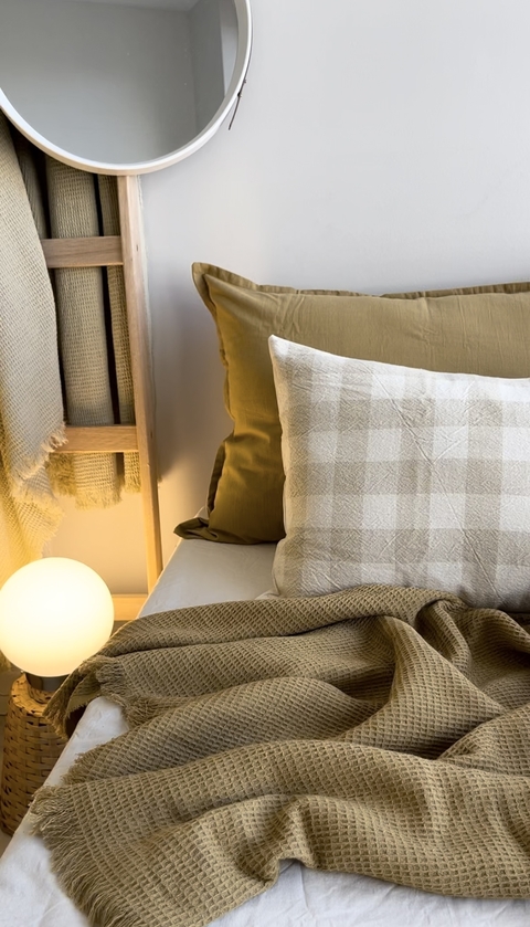 JUEGO DE CAMA 4 ALMOHADONES Y MANTA NIDO