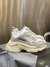 Tênis BALENCIAGA Triple S na internet