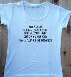 Remera de mujer con frase estado civil escucho ofertas