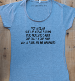 Remera de mujer con frase estado civil escucho ofertas - comprar online