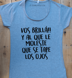 Remera de mujer con frase vos brillá y al que le moleste que se tape los ojos en internet