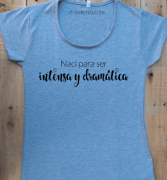 Remera de mujer con frase Nací para ser intensa y dramática - comprar online