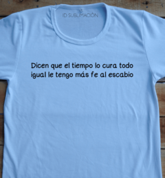 Remera unisex frase Dicen que el tiempo lo cura todo en internet