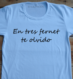 Remera unisex frase En tres fernet te olvido en internet