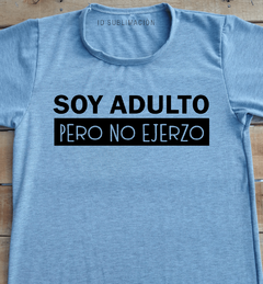 Remera unisex frase soy adulto pero no ejerzo - comprar online