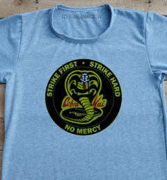 Remera unisex cobra cai en internet