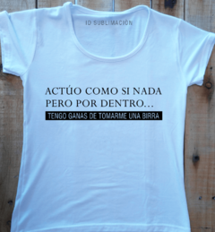 Remera de mujer con frase actúo como si nada en internet