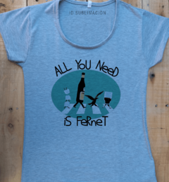 Remera de mujer con All you need is fernet en internet