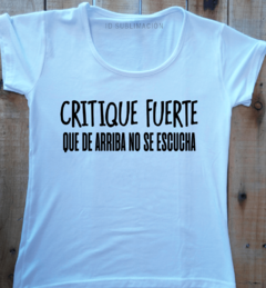 Remera de mujer con frase Critique fuerte que de arriba no se escucha en internet