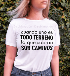 Remera unisex frase cuando uno es todo terreno