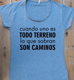 Remera de mujer con frase Cuando uno es todo terreno lo que sobran son caminos en internet