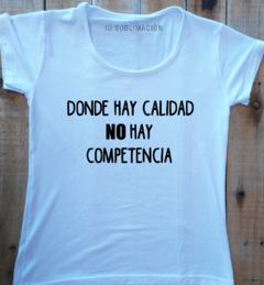 Remera de mujer con frase donde hay calidad no hay competencia - comprar online