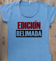 Remera de mujer con frase Edición relimada - comprar online