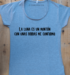 Remera de mujer con frase La luna es un montón - comprar online