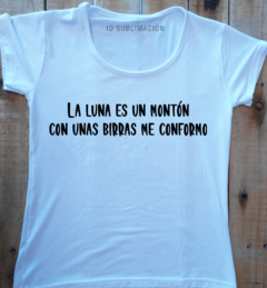 Remera de mujer con frase La luna es un montón