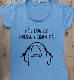 Remera de mujer con frase naci para ser intensa flork en internet