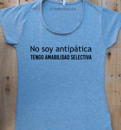 Remera de mujer frase No soy antipática tengo amabilidad selectiva - comprar online