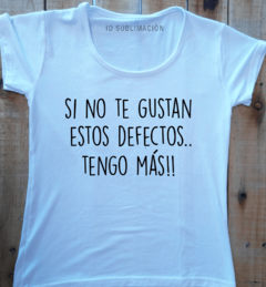 Remera de mujer con frase Si no te gustan estos defectos tengo más - comprar online