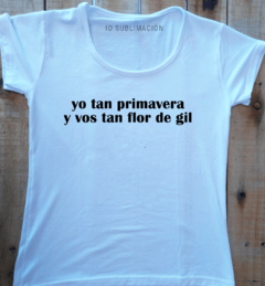 Remera de mujer con frase yo tan primavera - comprar online