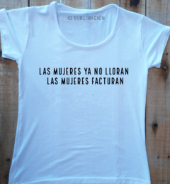 Remera de mujer con frase las mujeres ya no lloran en internet