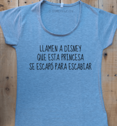 Remera de mujer con frase Llamen a Disney - comprar online