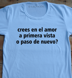 Remera unisex frase Crees en el amor a primera vista - idsublimacion