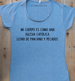 Remera de mujer frase Mi cuerpo es como una iglesia católica - comprar online