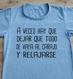 Remera unisex frase A veces hay que mandar todo al carajo y relajarse - comprar online