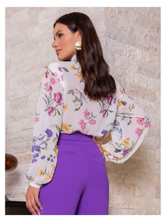 BLUSA CHIFFON ESTAMPA FLORAL na internet