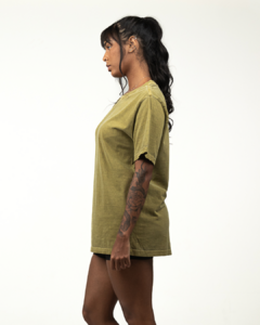 CAMISETA ESTONADA VERDE OLIVA - comprar online